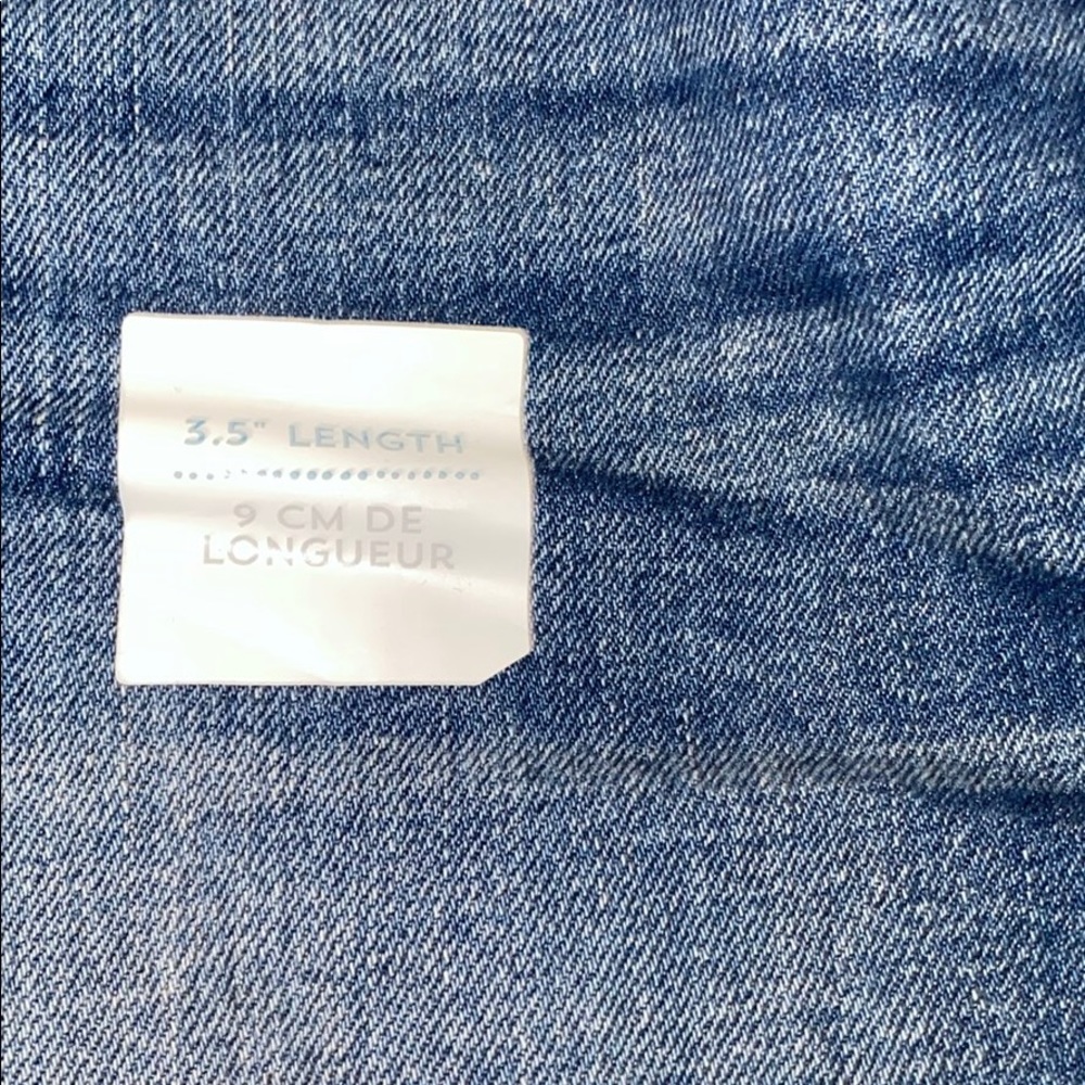 New Old Navy stretch 3.5in Jean shorts 8 - Picture 2 of 5